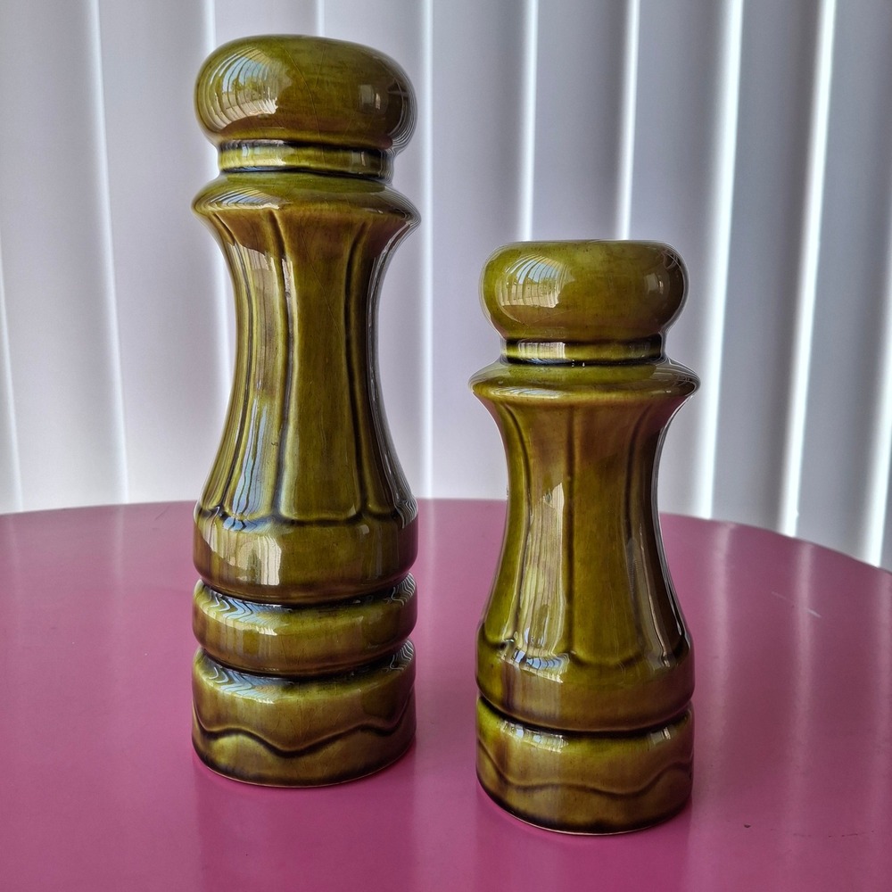Treasure Craft Salt Pepper Shaker Olive Green MCM Ceramic Ribbed Set Vintage